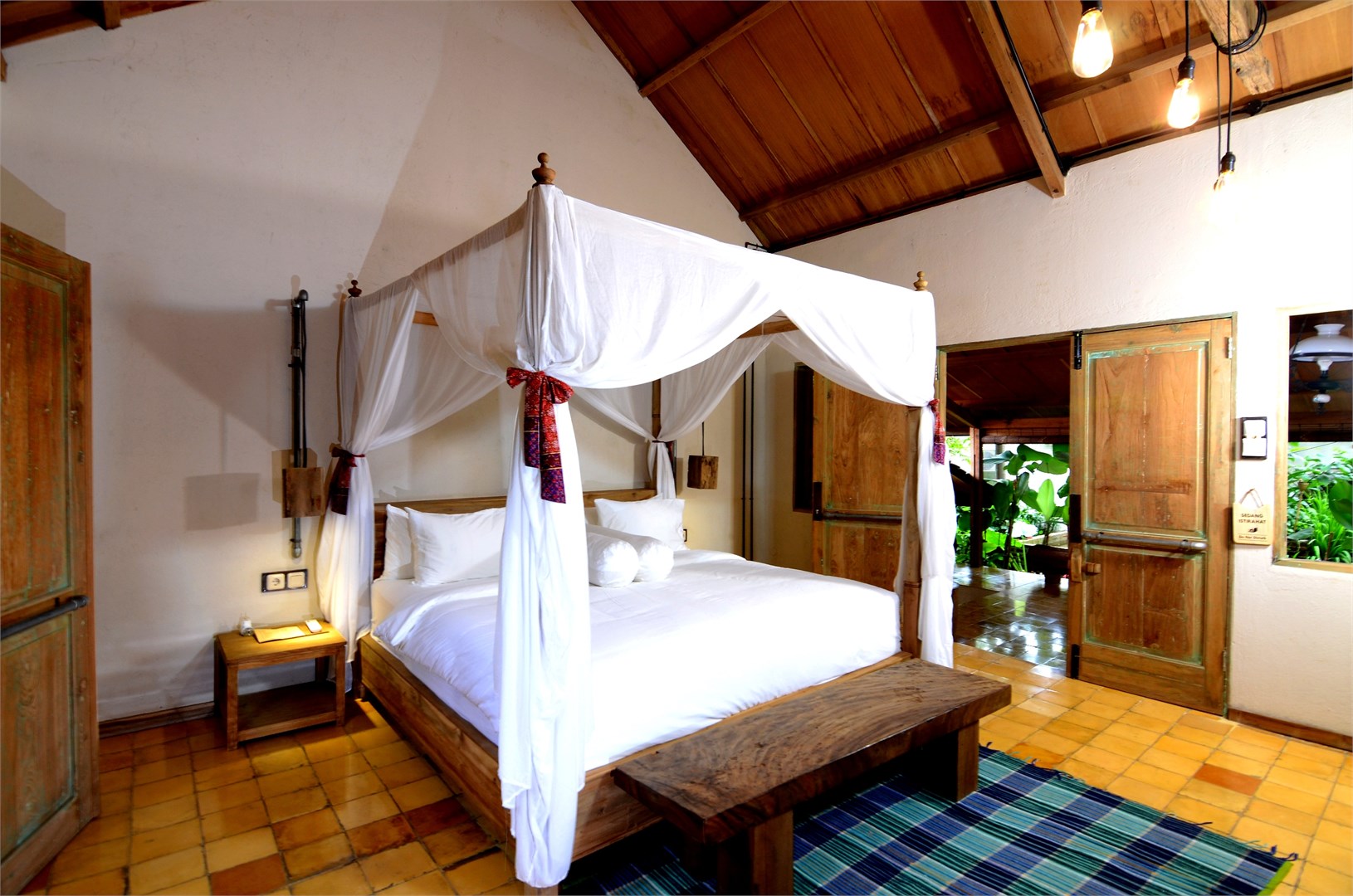 Pringgodani King Bed